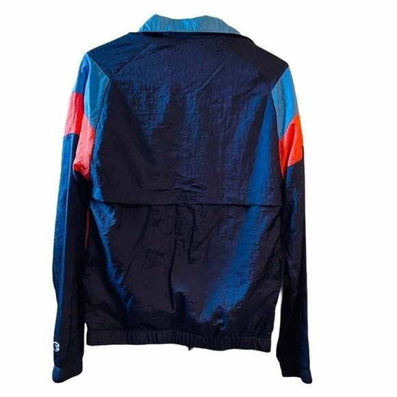 Champion - Picture 6 of 6